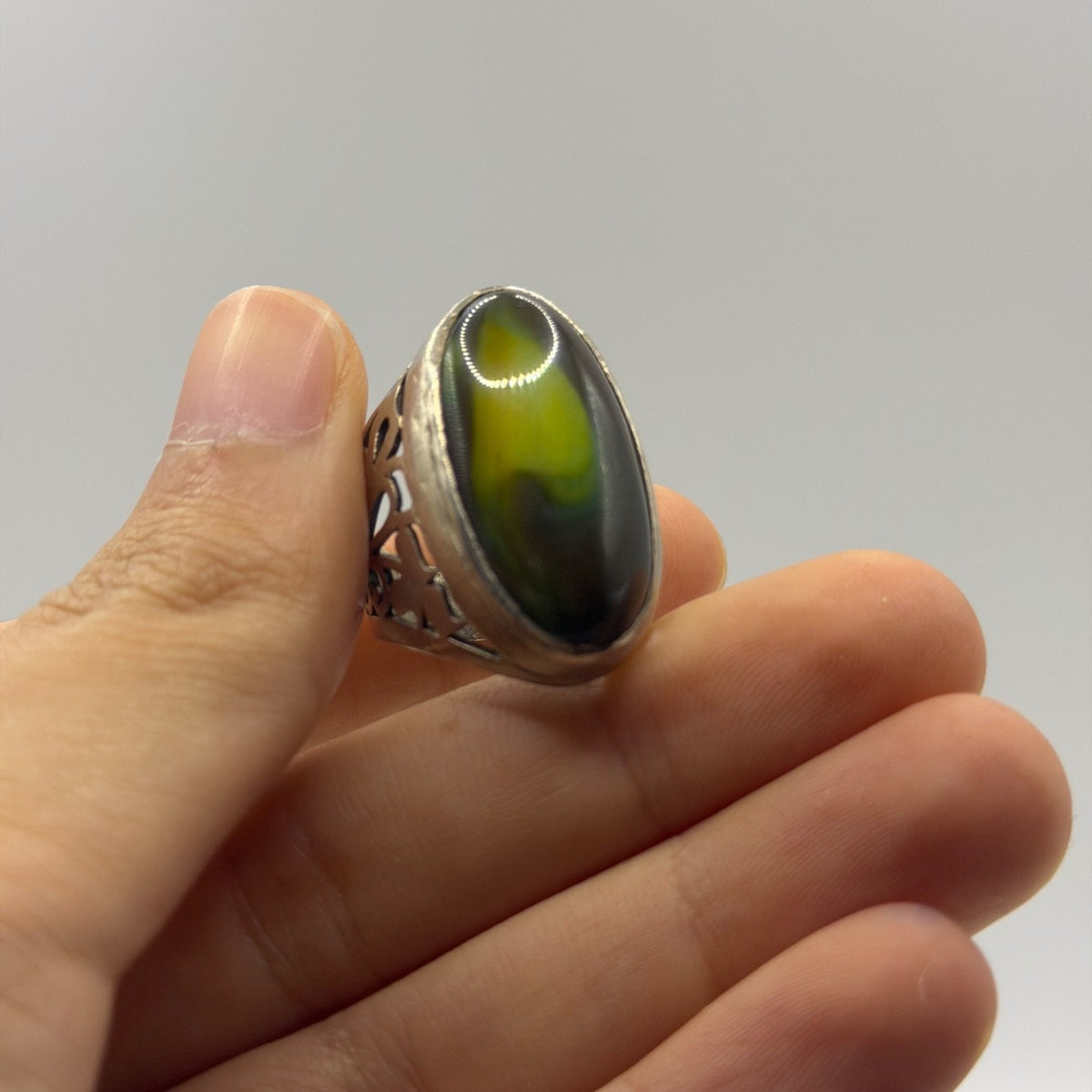 Vintage Solid Silver Green Agate Chalcedony Cutout Filigree Statement Ring