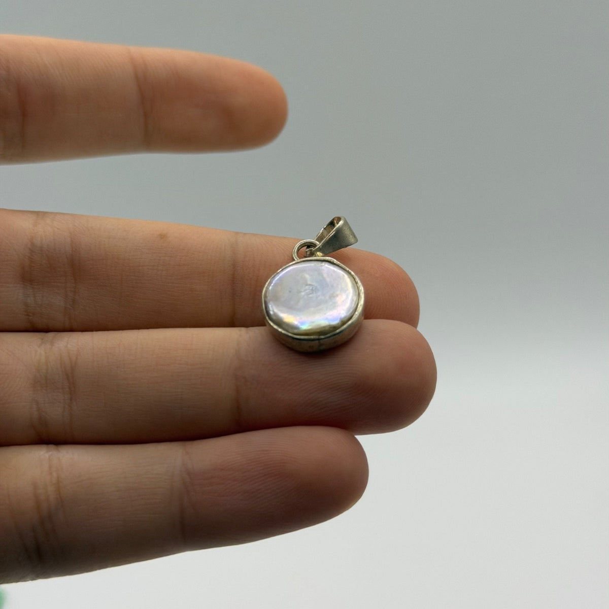 Vintage 925 Sterling Silver Round Mother of Pearl Pendant