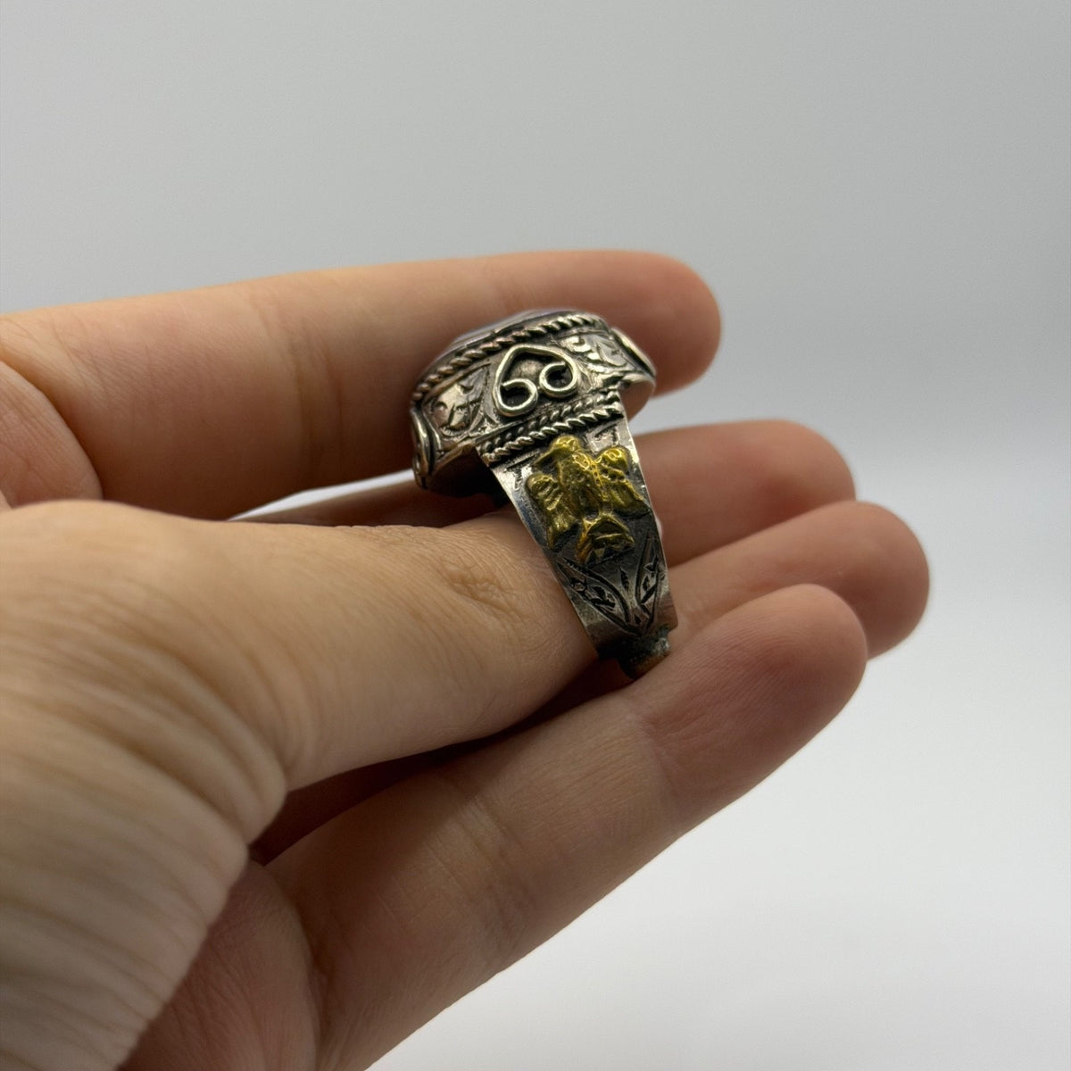 Silver Filigree Ring with Round Banded Agate Cabochon