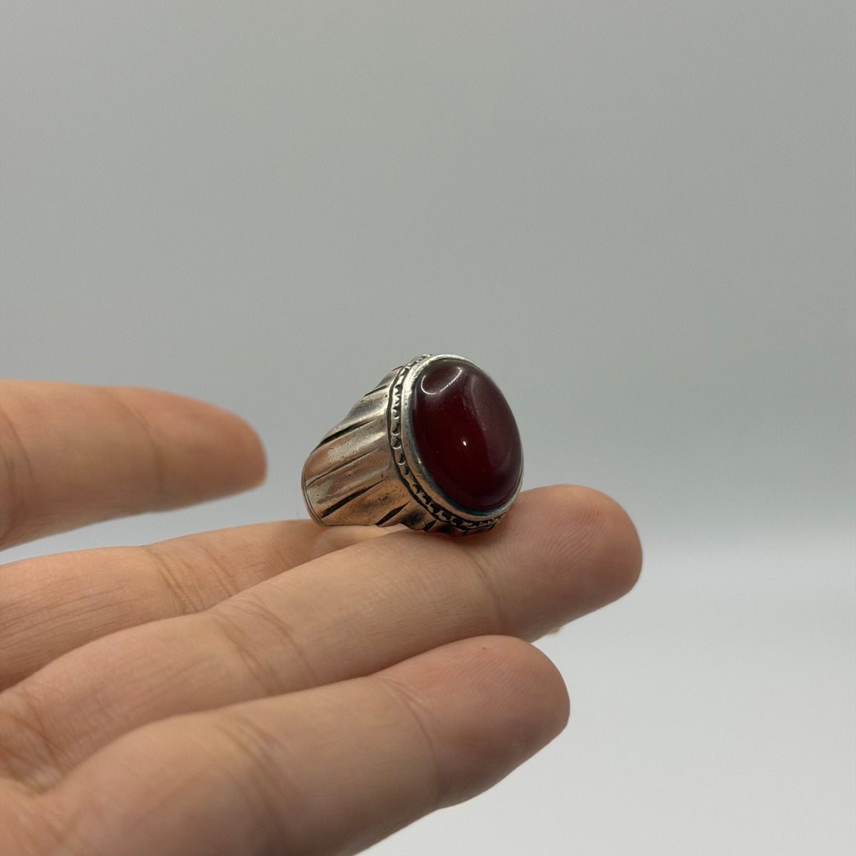 Vintage Silver Oval Red Carnelian Agate Solitaire Ring Fluted Band