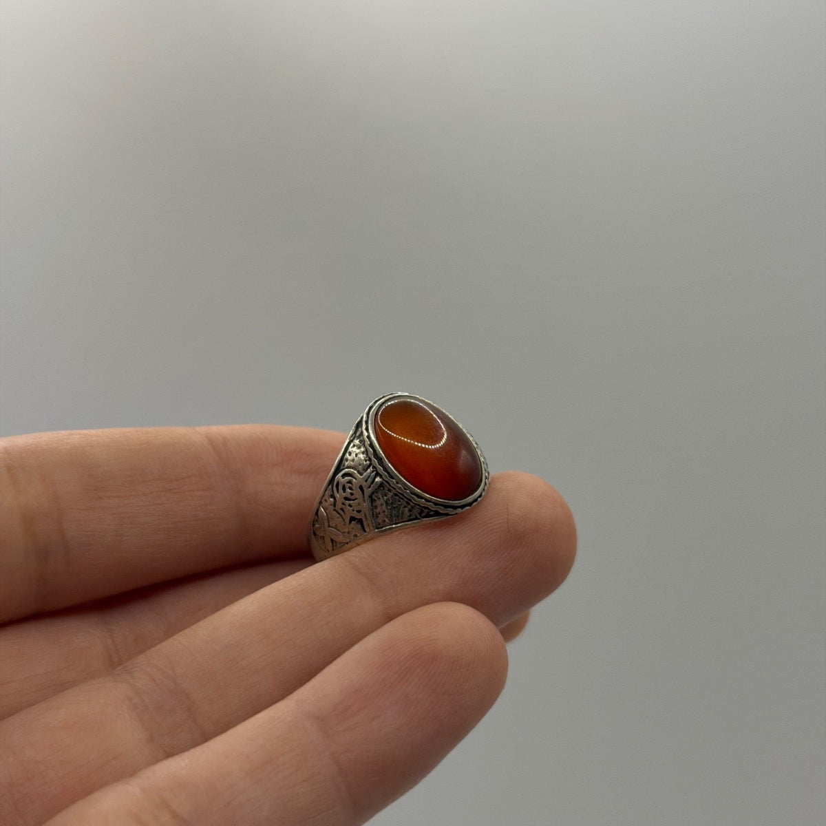 Silver Carnelian Agate Oval Gemstone Carved Scroll Band Solitaire Ring