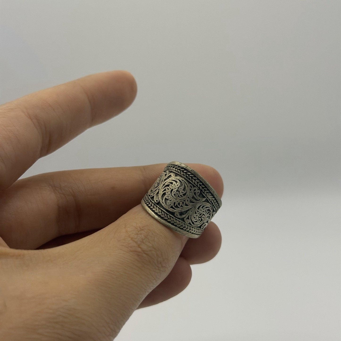 Stunning Vintage Hand Carved Silver Tone Ring