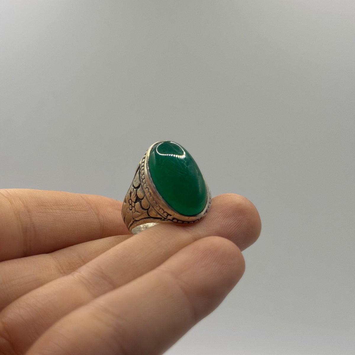 Vintage Silver Greco Roman Style Green Agate Oval Cabochon Carved Ring