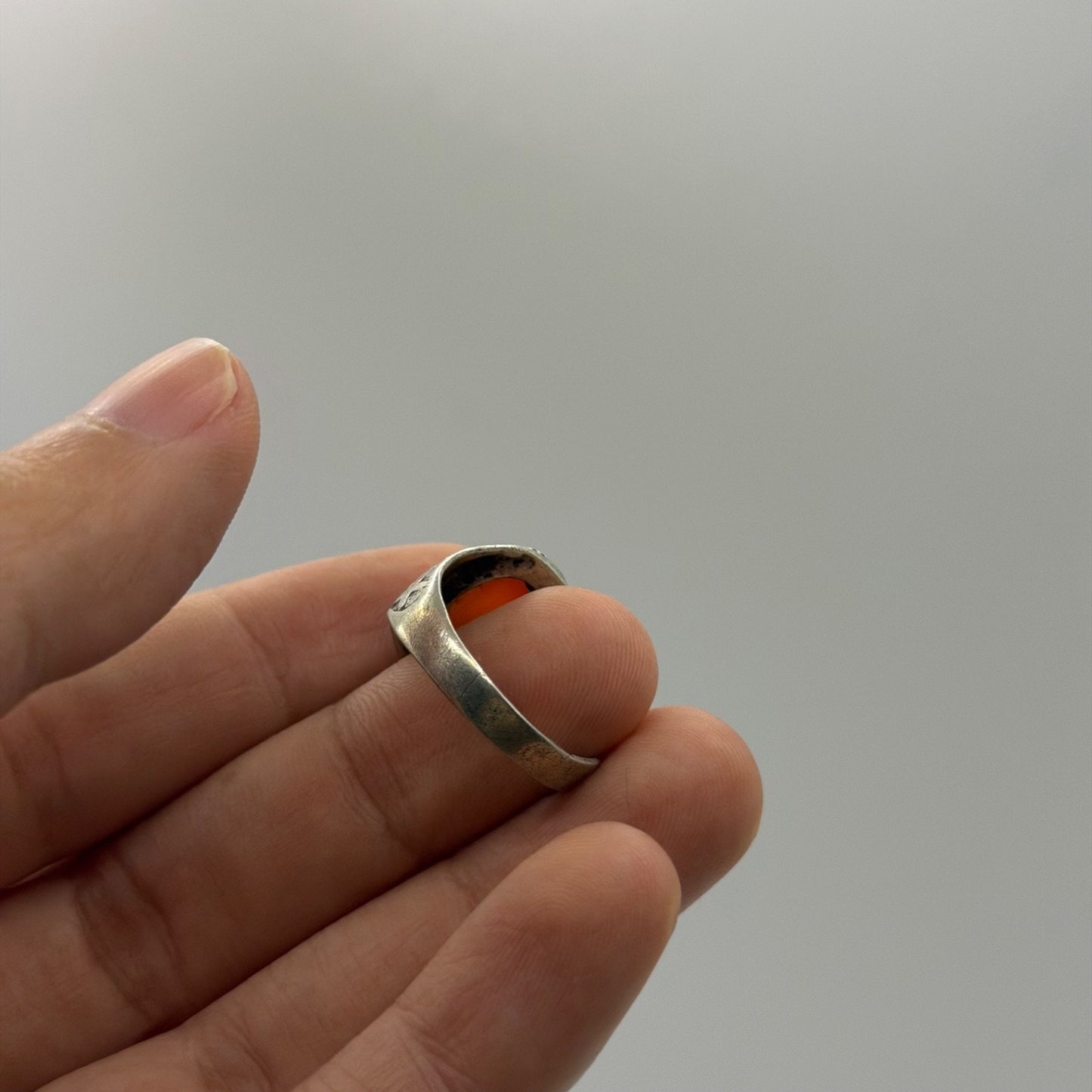 Silver Carnelian Agate Oval Gemstone Carved Scroll Band Solitaire Ring