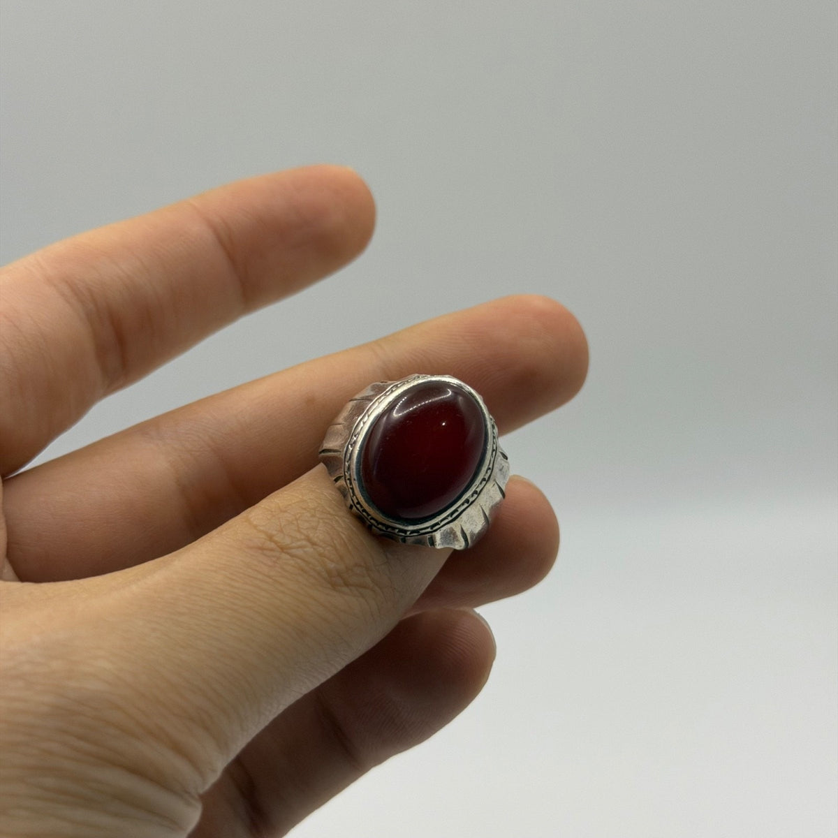 Vintage Silver Oval Red Carnelian Agate Solitaire Ring Fluted Band