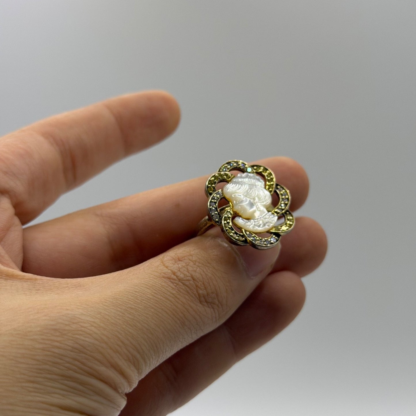 Vintage Silver Gold Plated Shell Cameo Ring Carved Portrait Rhinestone Frame⁠