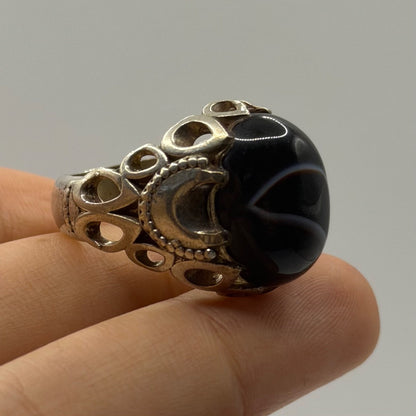 Vintage Silver Filigree Ring with Oval Black Banded Agate Cabochon