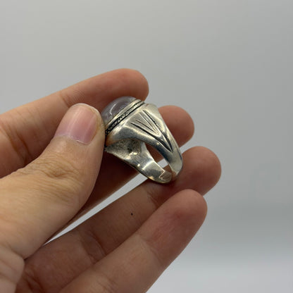 Vintage Silver Ring with Striped Shoulders & Agate Cabochon