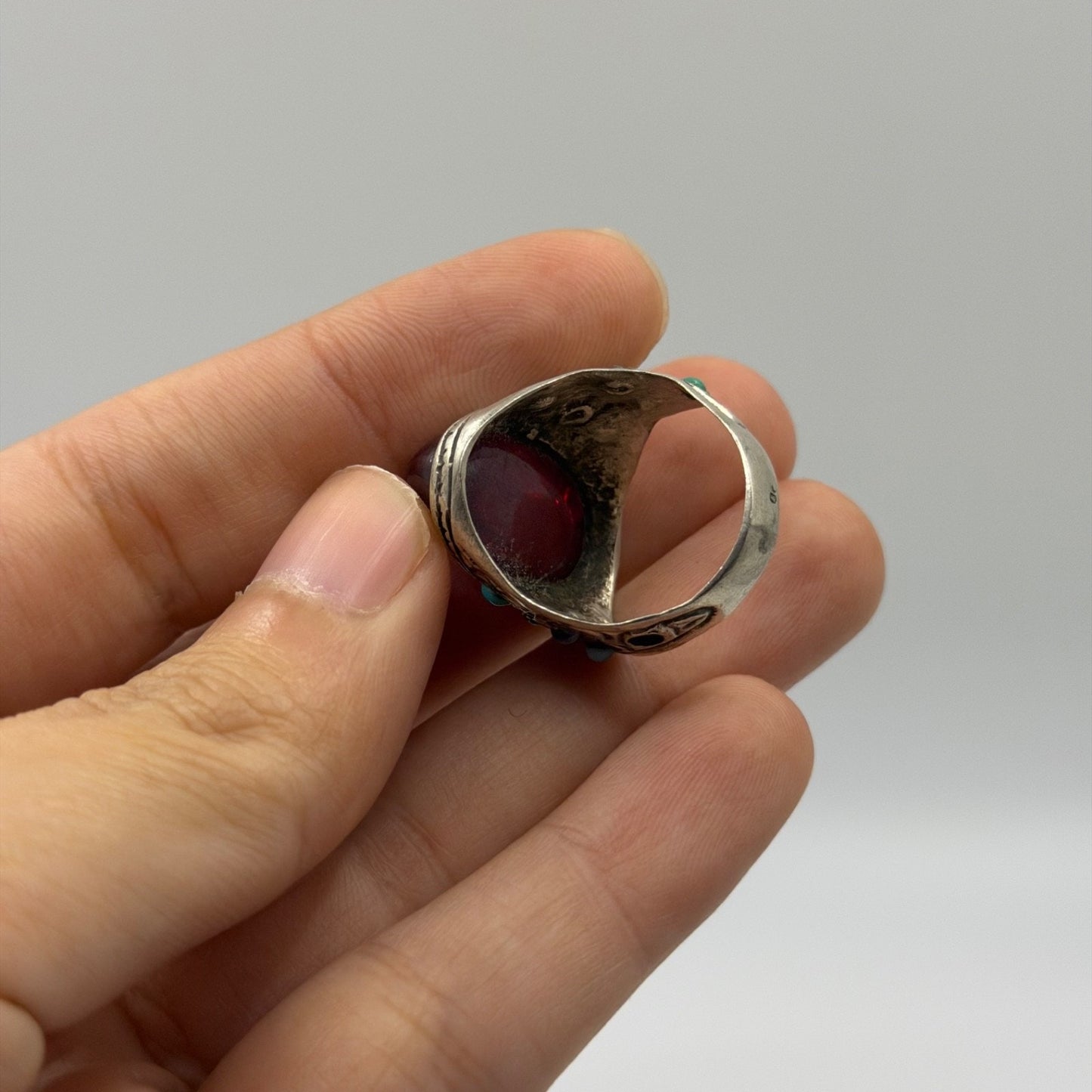 Vintage Silver Oval Red Glass Solitaire Ring Rope Bezel Detail