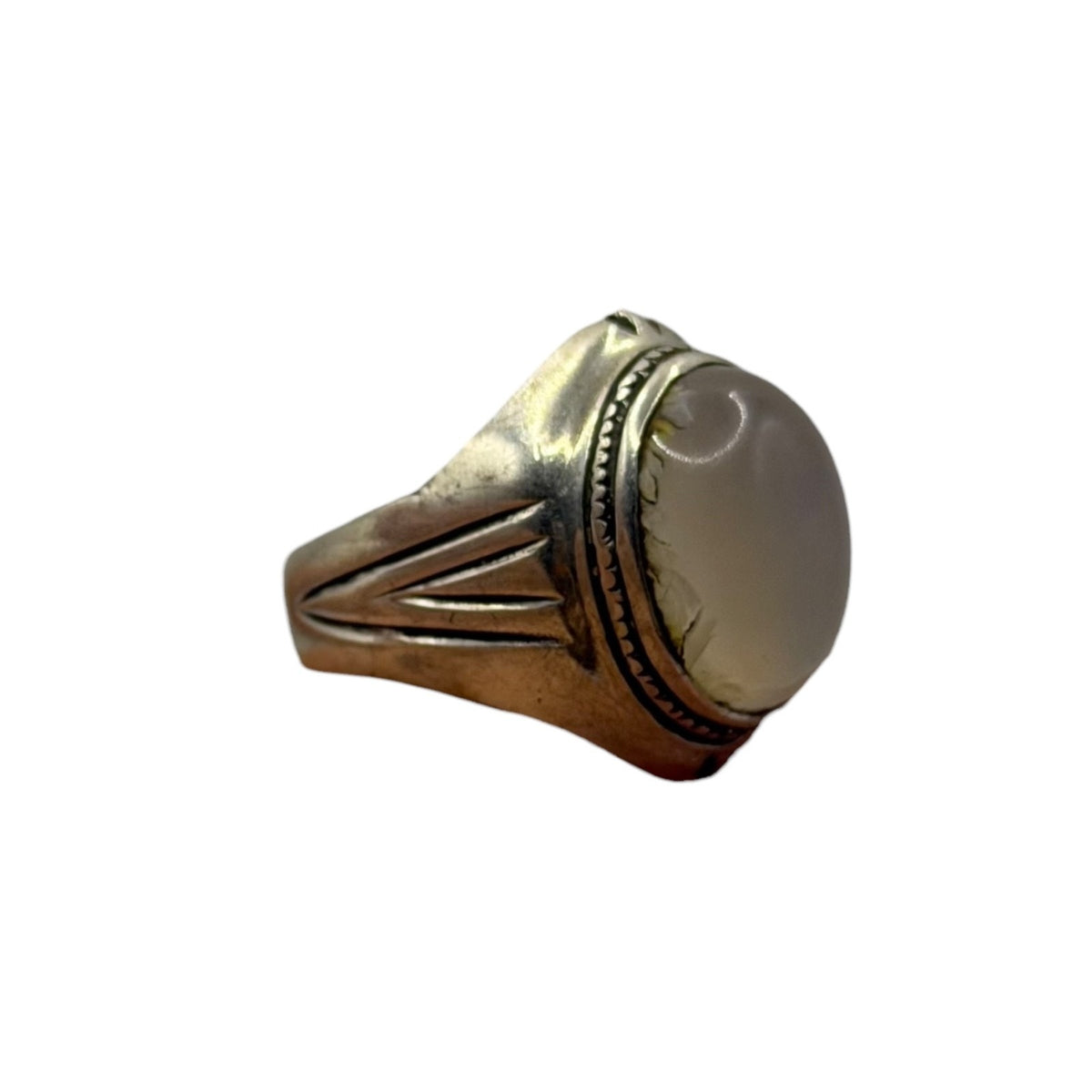 Vintage Silver Ring with Striped Shoulders & Agate Cabochon