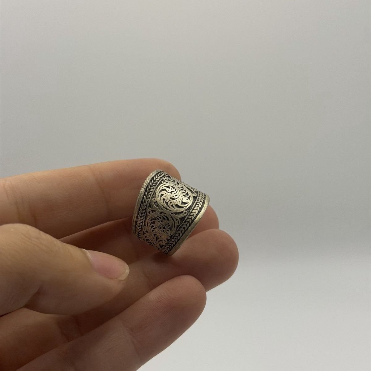 Stunning Vintage Hand Carved Silver Tone Ring