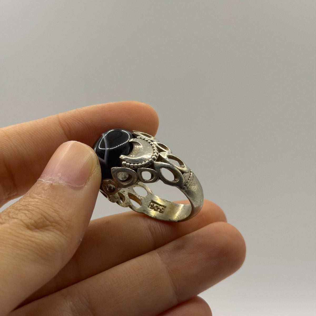 Vintage Silver Filigree Ring with Oval Black Banded Agate Cabochon