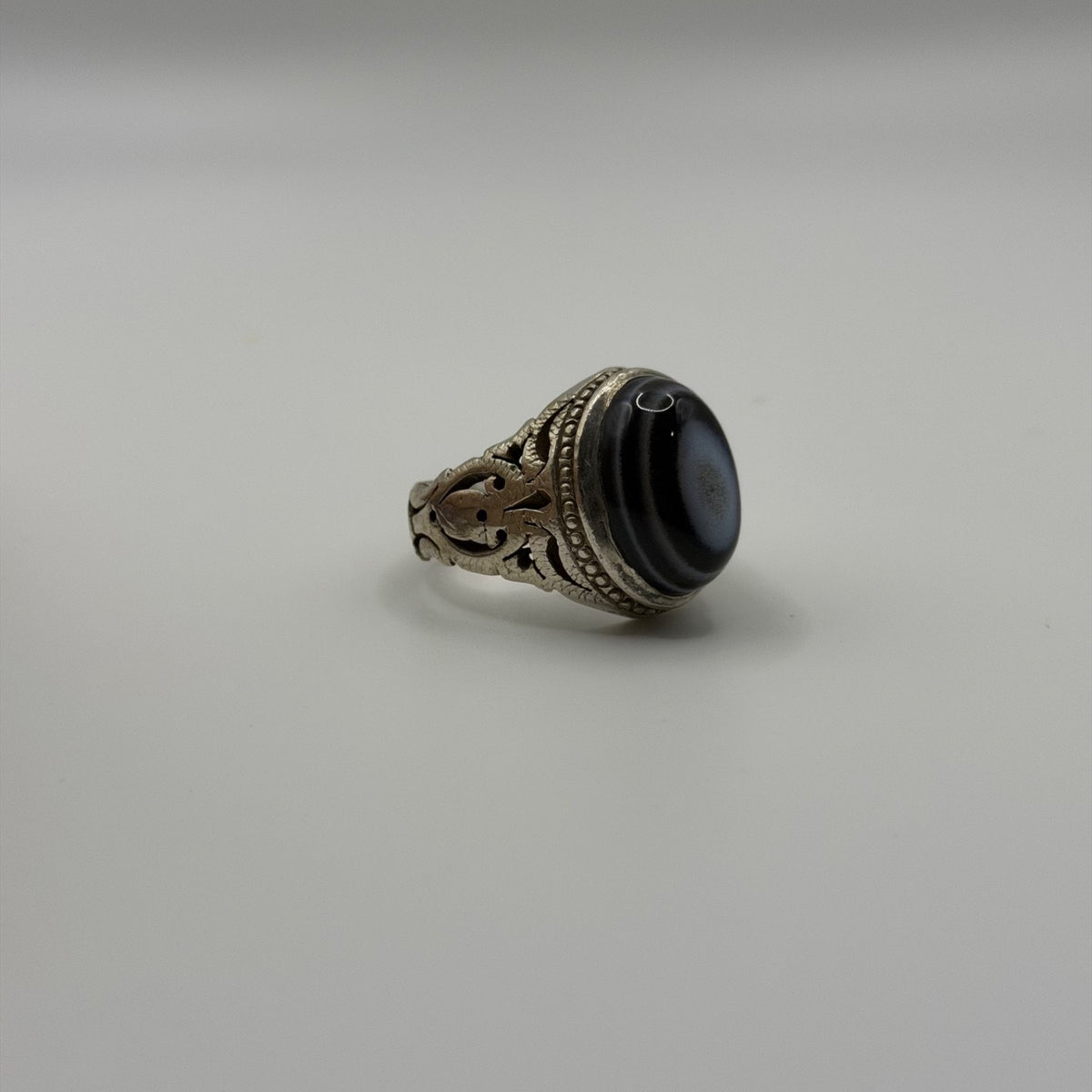 Vintage Silver Banded Agate Cabochon Ring Openwork Filigree Tribal Style