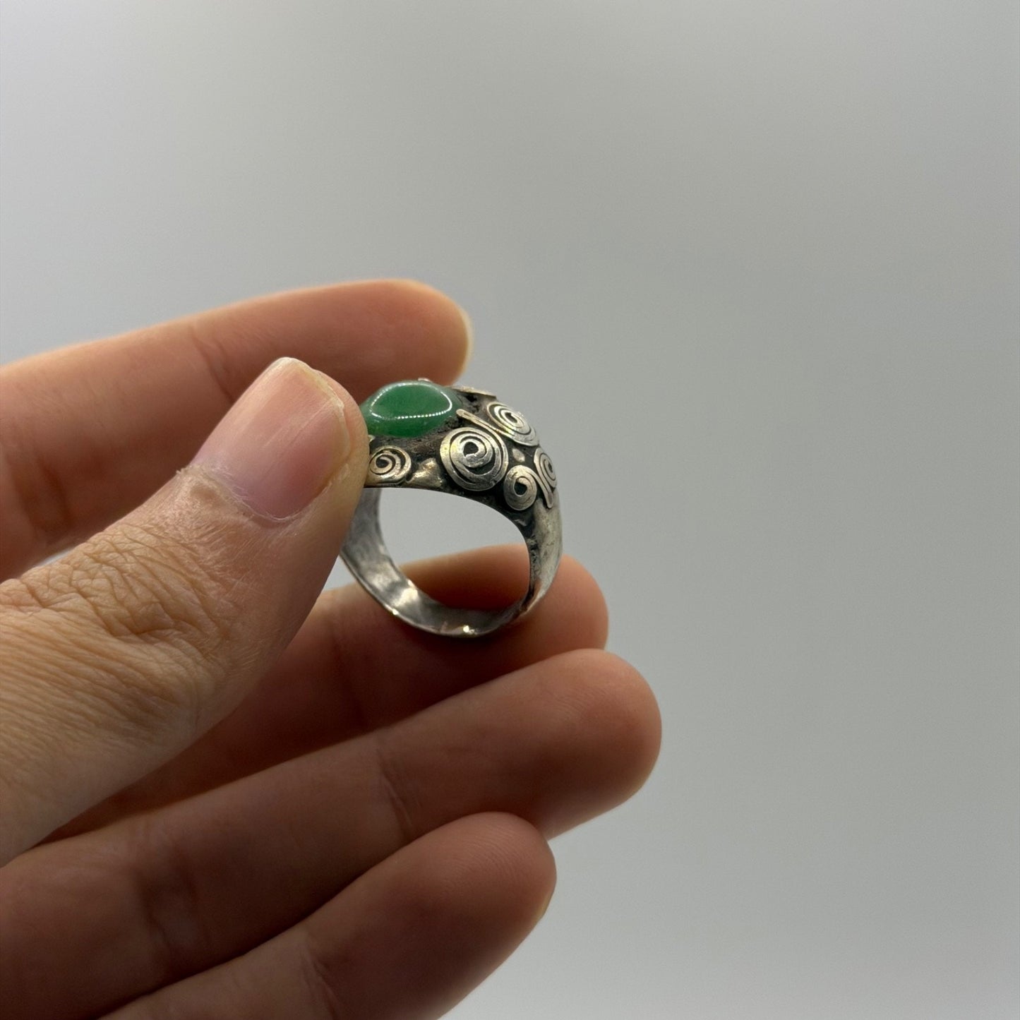 Silver Green Jadeite Jade Cabochon Spiral Scroll Solitaire Ring Band