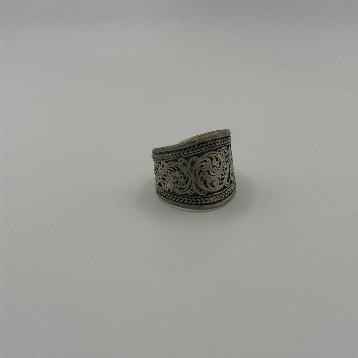 Stunning Vintage Hand Carved Silver Tone Ring