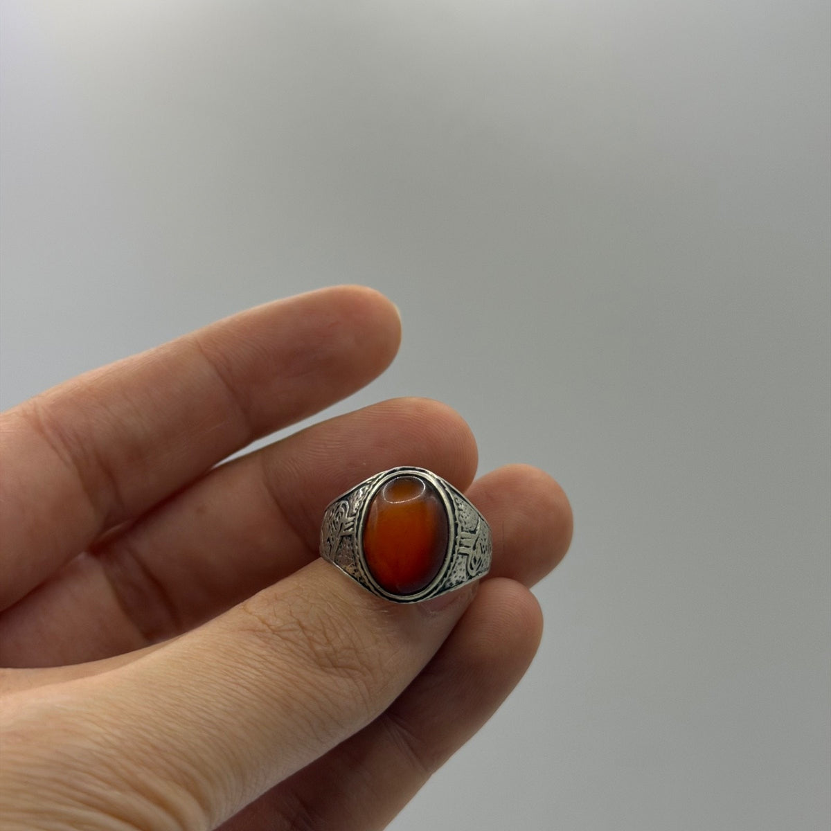 Silver Carnelian Agate Oval Gemstone Carved Scroll Band Solitaire Ring