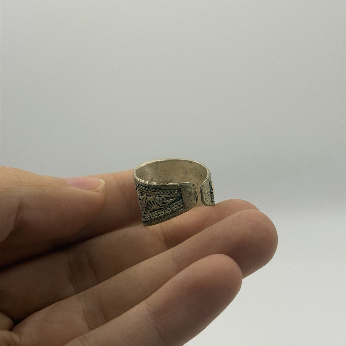 Stunning Vintage Hand Carved Silver Tone Ring