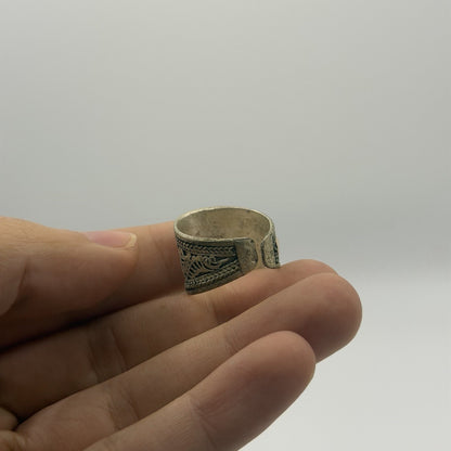 Stunning Vintage Hand Carved Silver Tone Ring