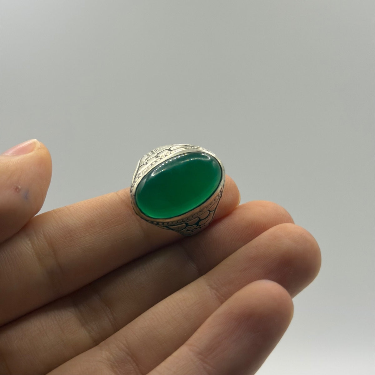 Vintage Silver Greco Roman Style Green Agate Oval Cabochon Carved Ring