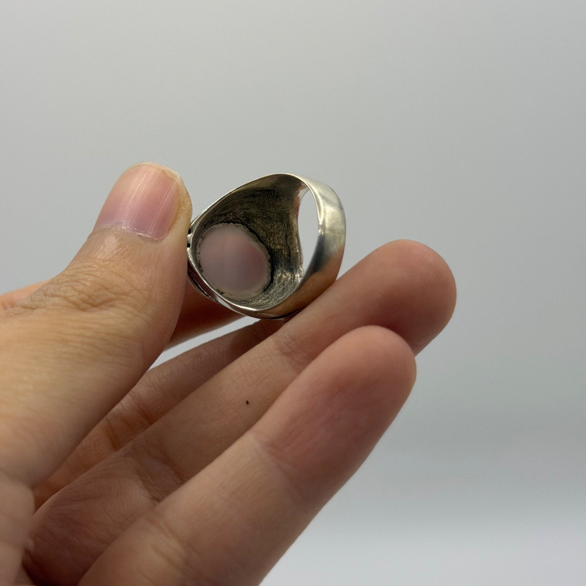Vintage Silver Ring with Striped Shoulders & Agate Cabochon
