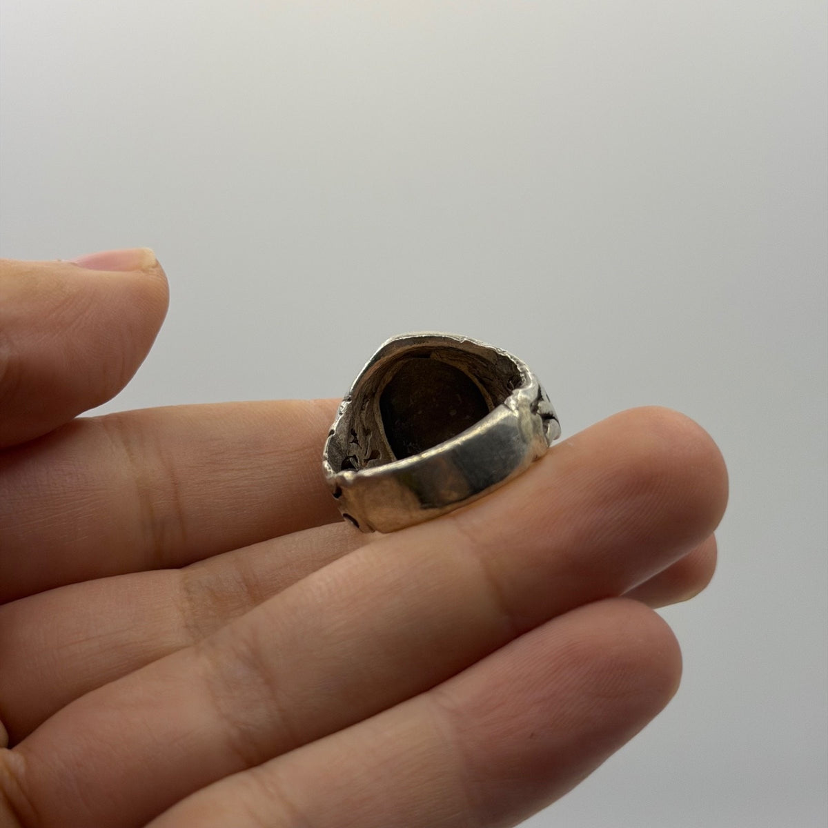 Vintage Silver Banded Agate Cabochon Ring Openwork Filigree Tribal Style