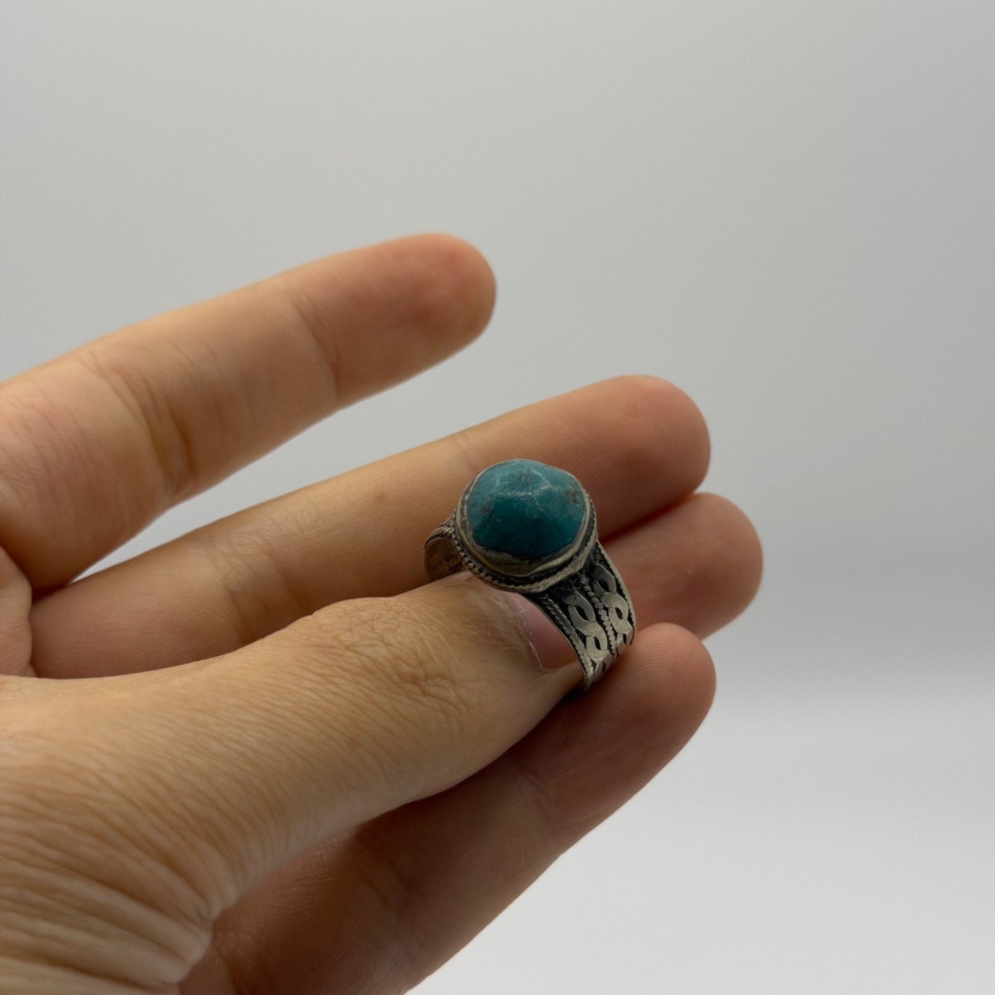Antique Style Silver Braided Band Ring with Round Stone