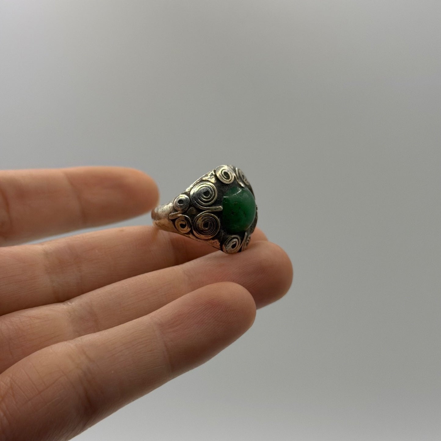 Silver Green Jadeite Jade Cabochon Spiral Scroll Solitaire Ring Band