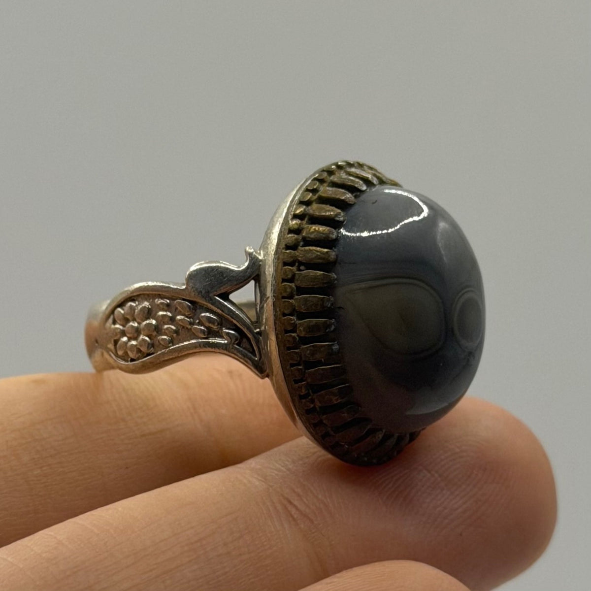 Vintage Silver Etruscan Style Banded Agate Ring Eye Stone Solitaire