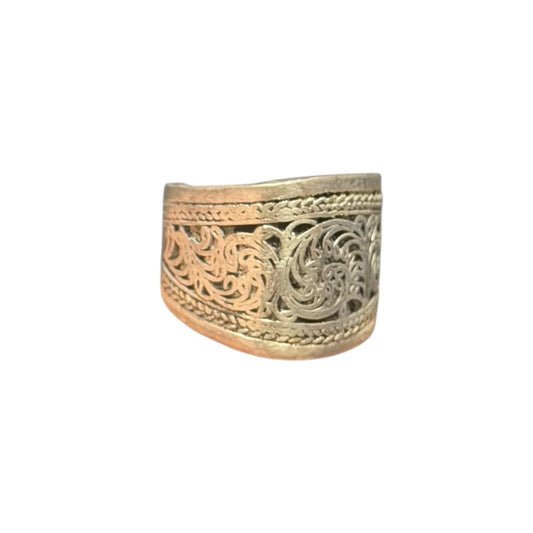 Cute Vintage Hand Carved Silver Stone Ring
