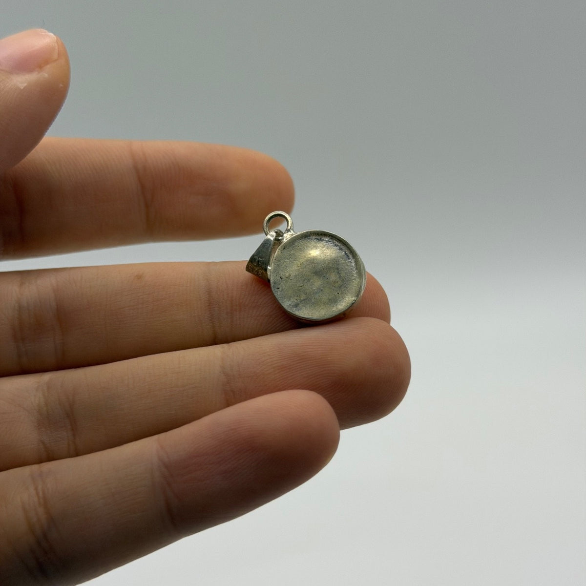 Vintage 925 Sterling Silver Round Mother of Pearl Pendant