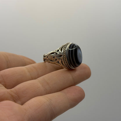 Vintage Silver Banded Agate Cabochon Ring Openwork Filigree Tribal Style