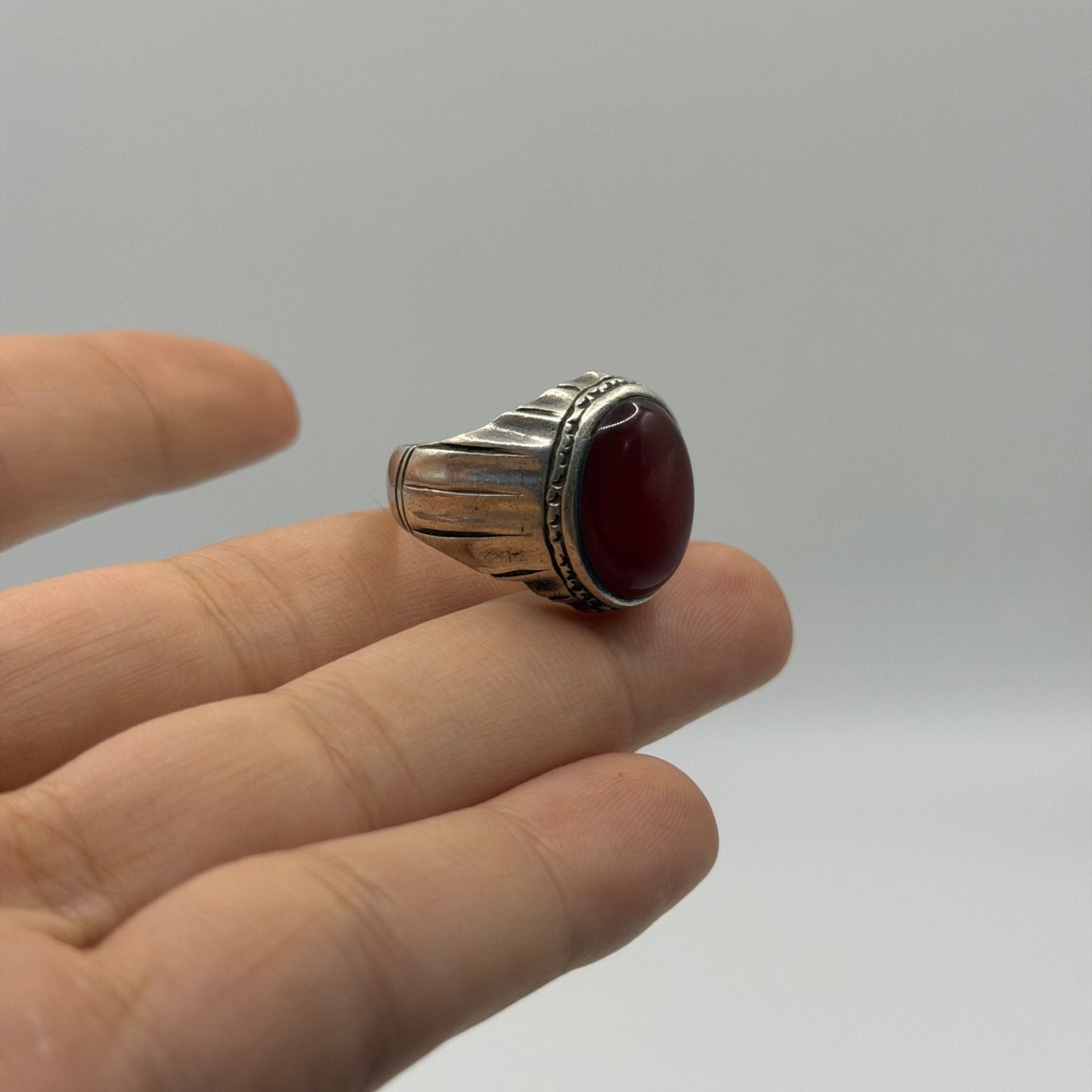 Vintage Silver Oval Red Carnelian Agate Solitaire Ring Fluted Band