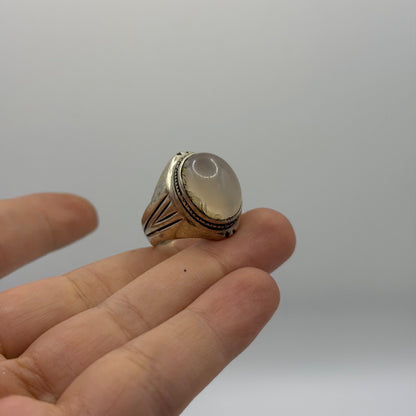 Vintage Silver Ring with Striped Shoulders & Agate Cabochon