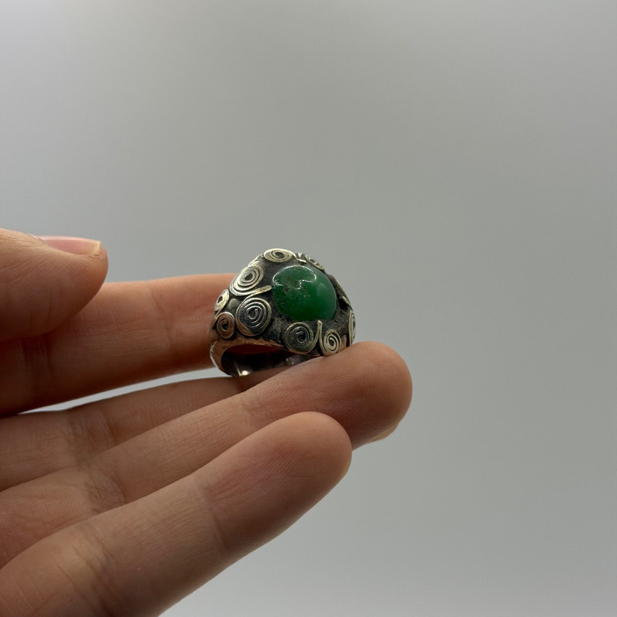 Silver Green Jadeite Jade Cabochon Spiral Scroll Solitaire Ring Band