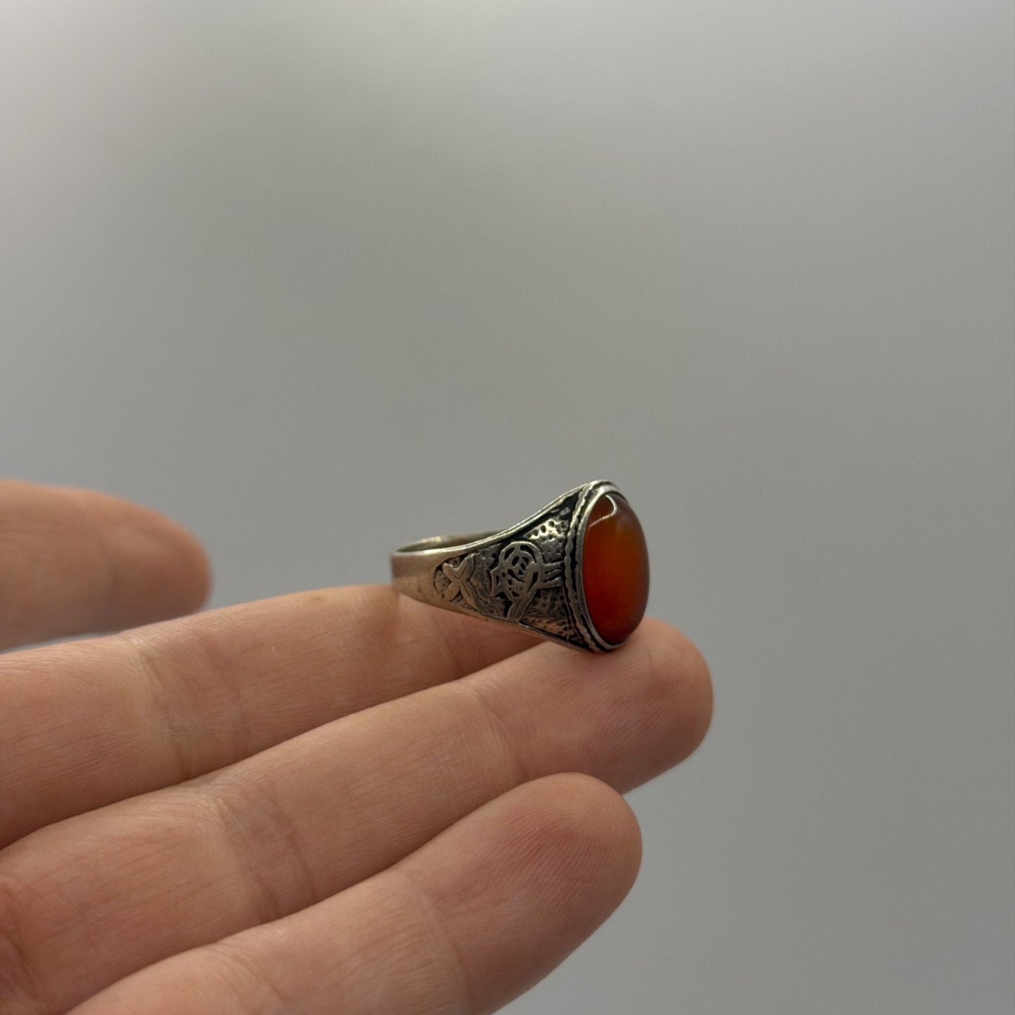 Silver Carnelian Agate Oval Gemstone Carved Scroll Band Solitaire Ring