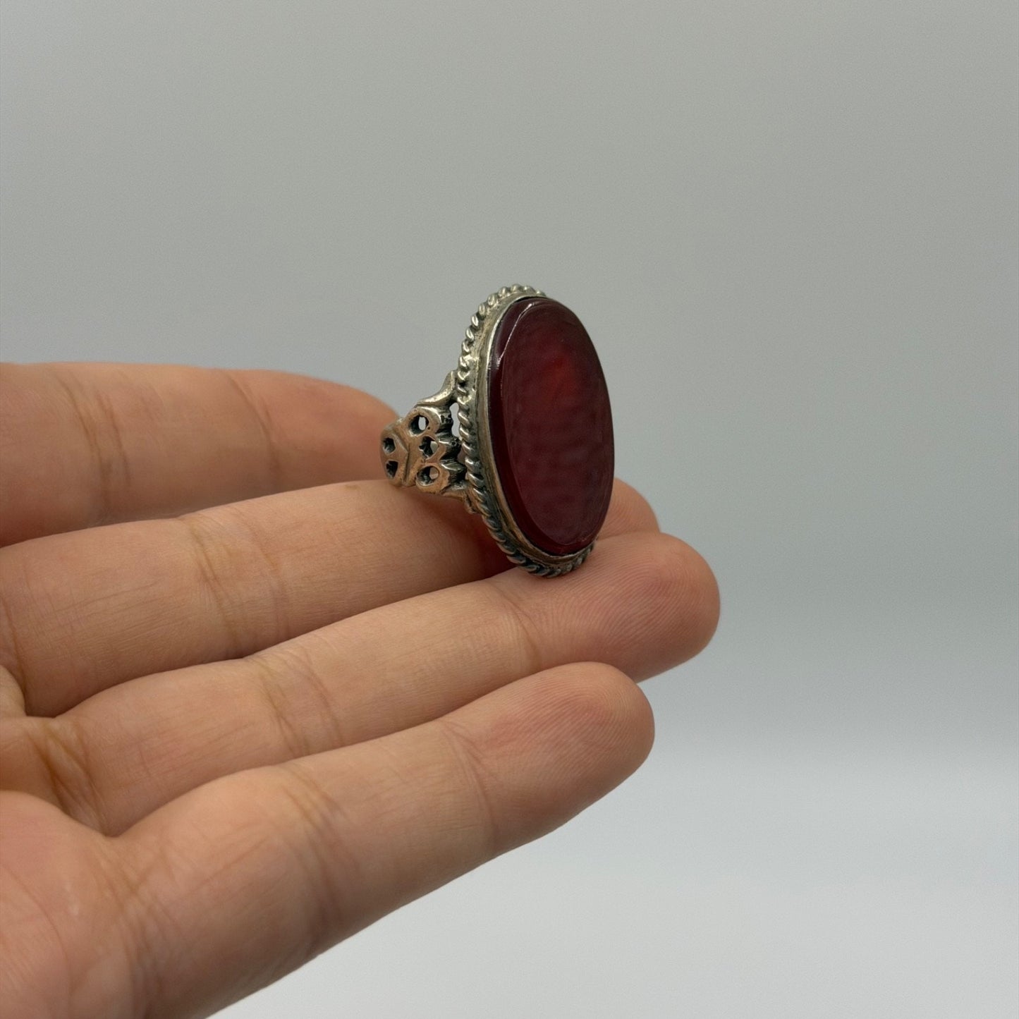 Vintage Silver Oval Carnelian Agate Solitaire Ring Rope Bezel Detail