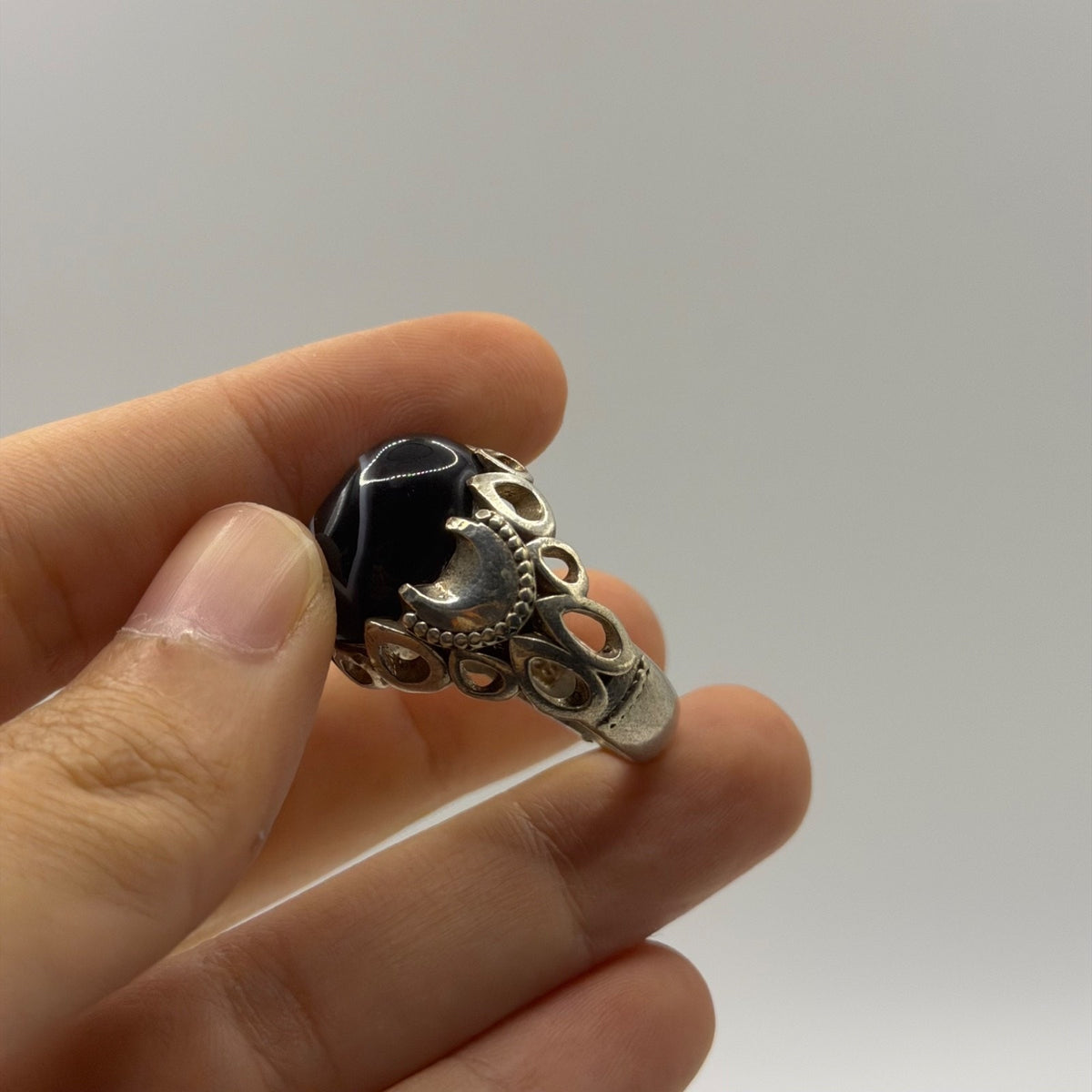 Vintage Silver Filigree Ring with Oval Black Banded Agate Cabochon